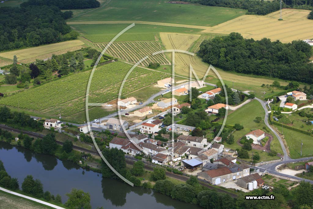 Photo arienne de Roullet-Saint-Estphe (Les Chteliers)
