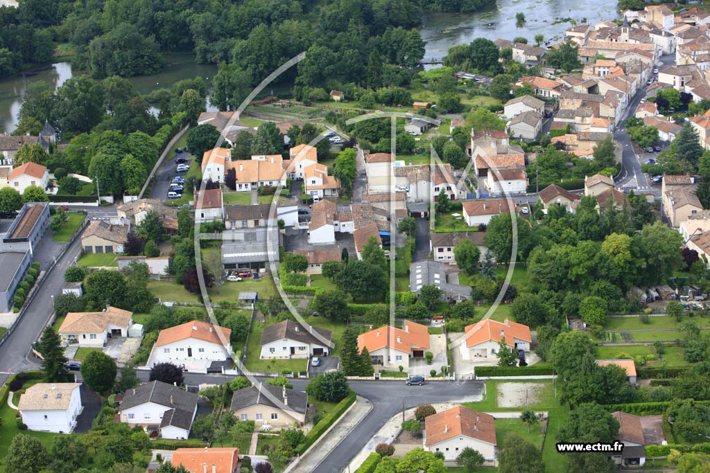 Photo arienne de Ruelle-sur-Touvre