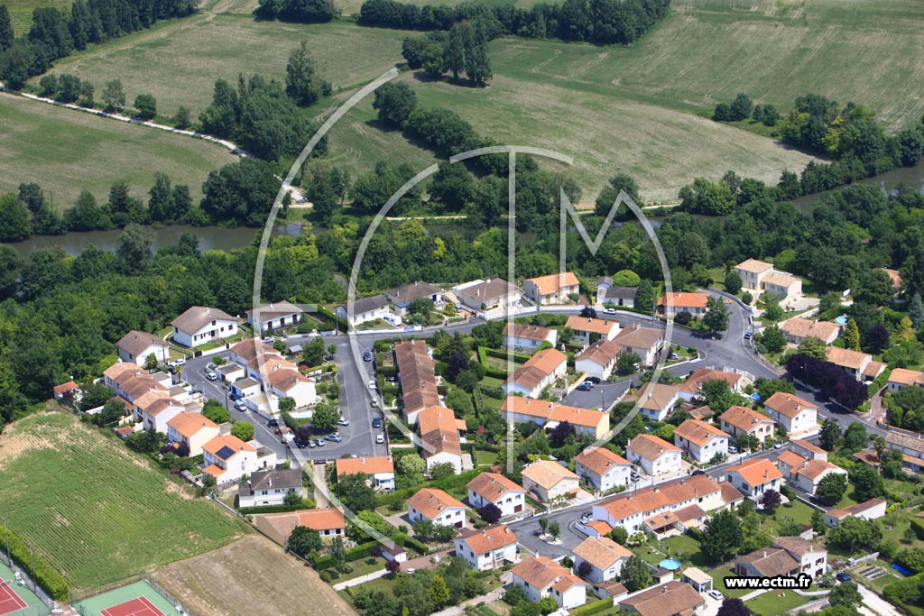 Photo arienne de Saint-Michel (Les Sicauds)