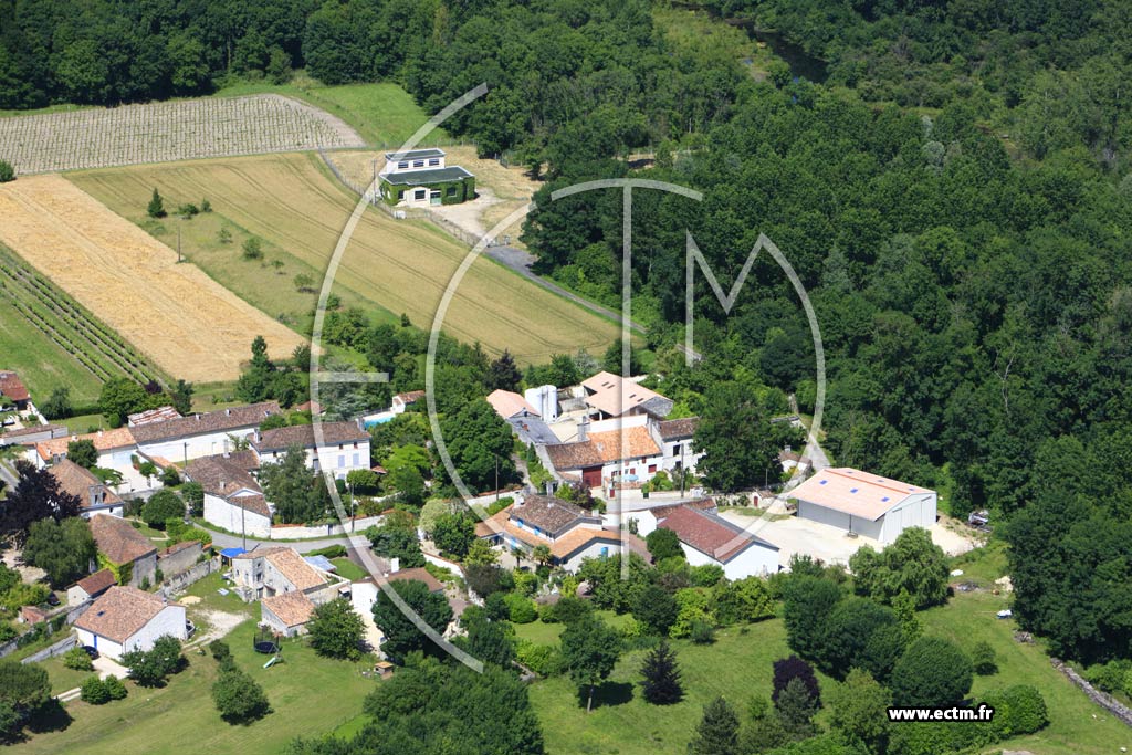 Photo arienne de Bourg-Charente (Tilloux)