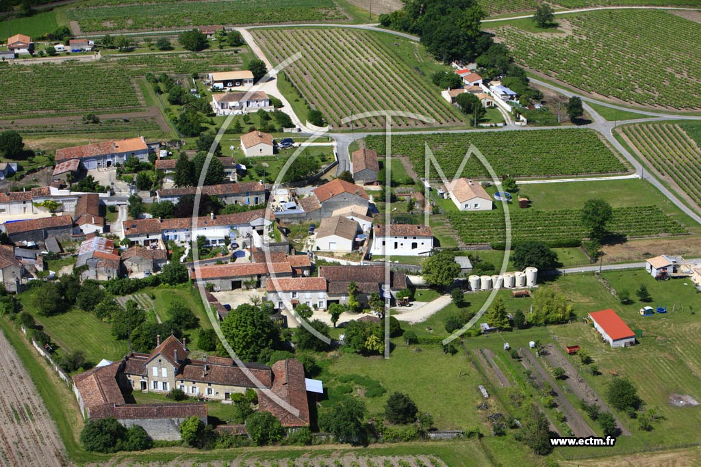 Photo arienne de Bourg-Charente (Tilloux)