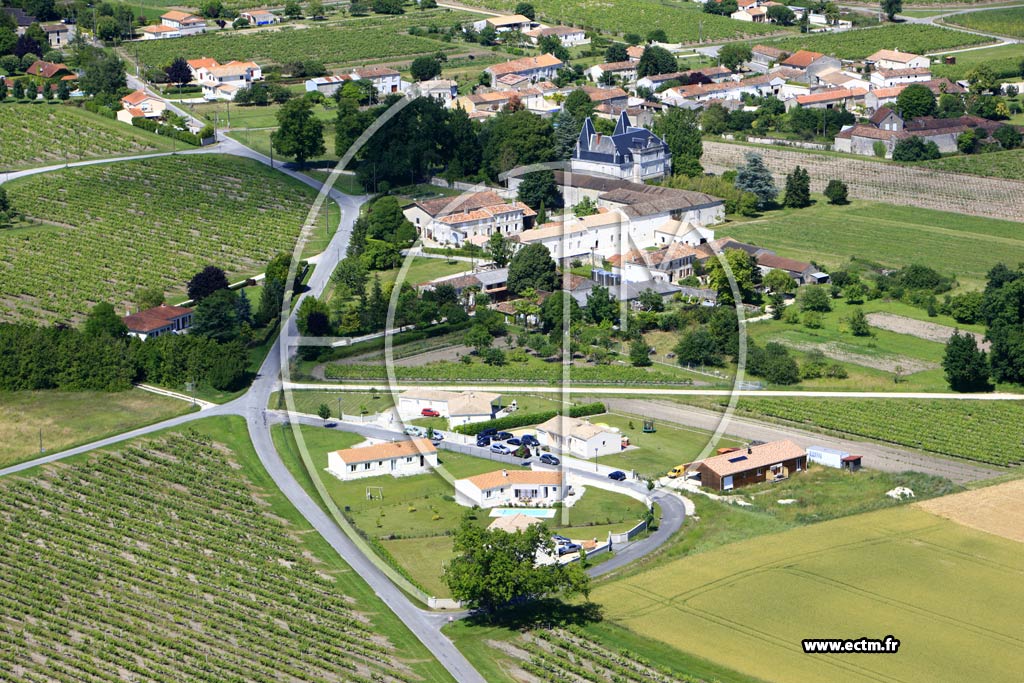 Photo arienne de Bourg-Charente (Tilloux)