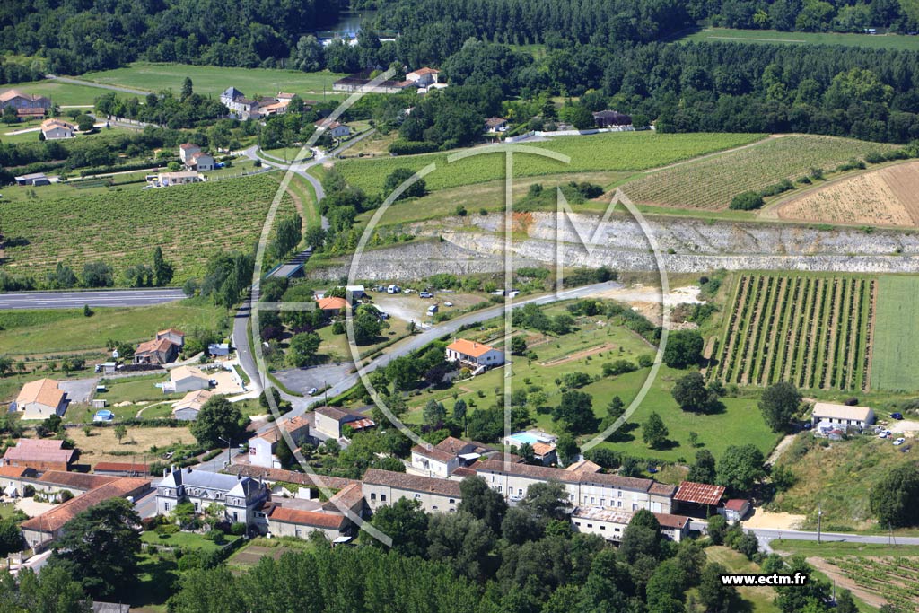 Photo arienne de Bourg-Charente (Veillard)