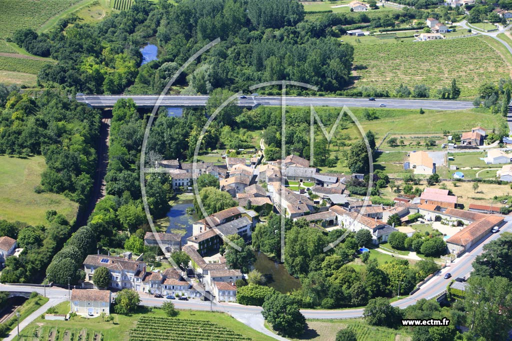 Photo arienne de Bourg-Charente (Veillard)