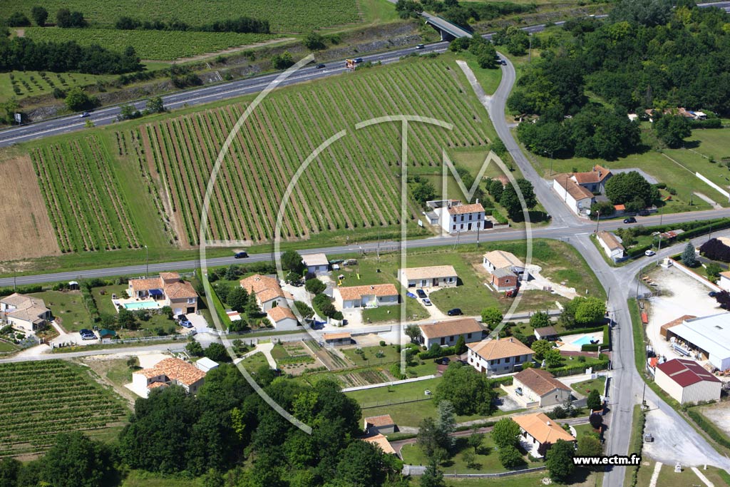 Photo arienne de Bourg-Charente (Veillard)
