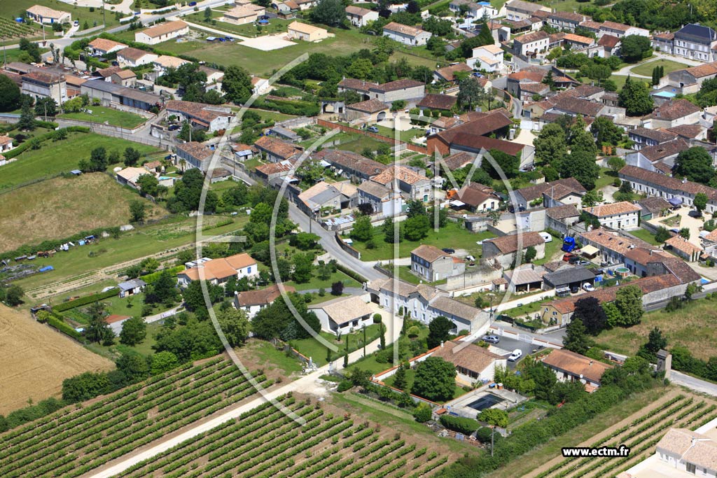 Photo arienne de Chassors (Villeneuve)