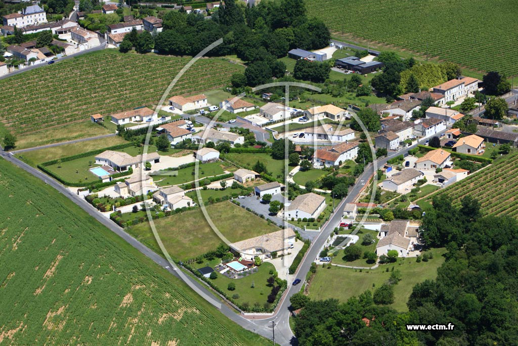 Photo arienne de Cherves-Richemont (Chez Pineau)