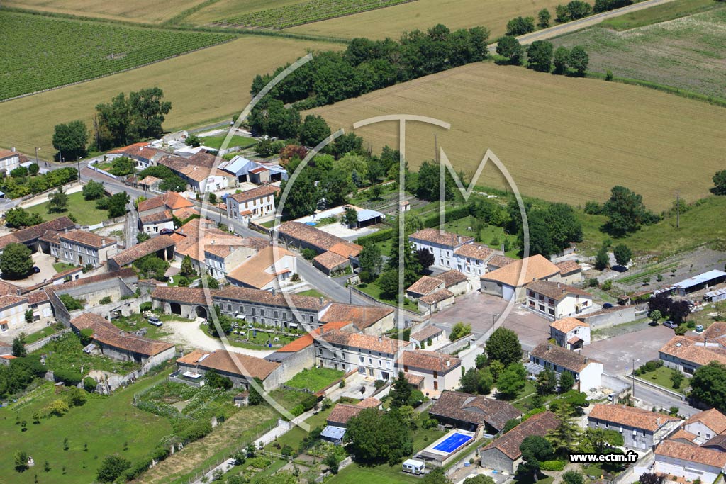 Photo arienne de Cherves-Richemont (Orlu)