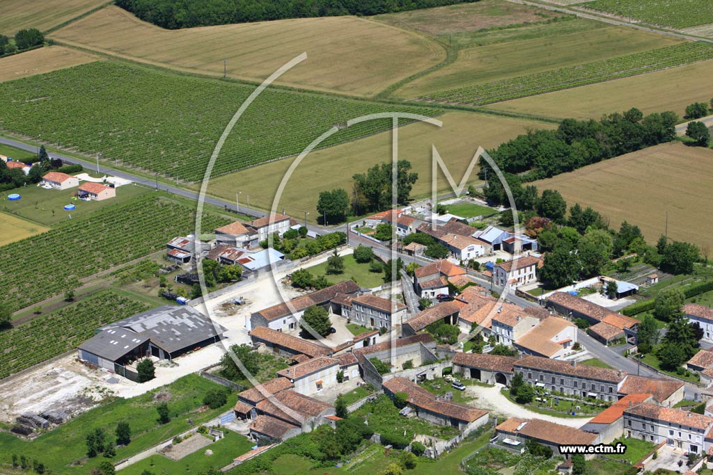 Photo arienne de Cherves-Richemont (Orlu)