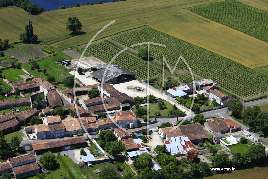 Photo arienne de Cherves-Richemont (Orlu)