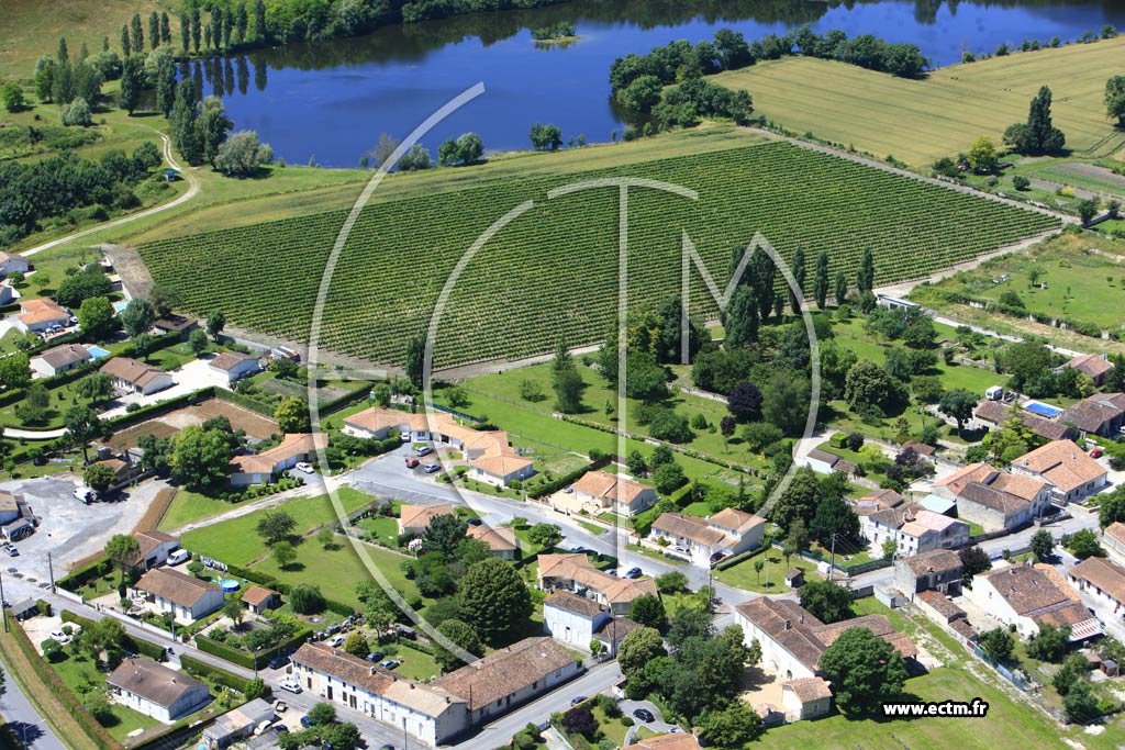 Photo arienne de Cherves-Richemont (Orlu)