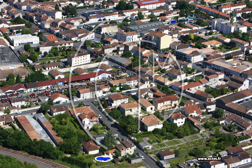 Photo arienne de Cognac (Faubourg d'Angoulme)