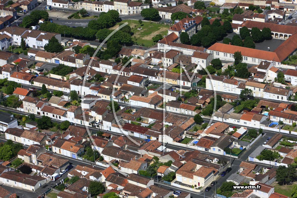 Photo arienne de Cognac (Faubourg d'Angoulme)