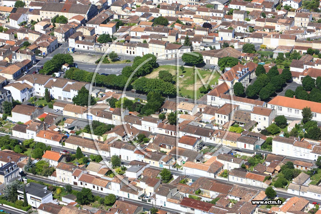 Photo arienne de Cognac (Faubourg d'Angoulme)
