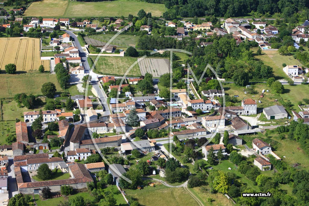 Photo arienne de Gensac-la-Pallue (Les Gascards)