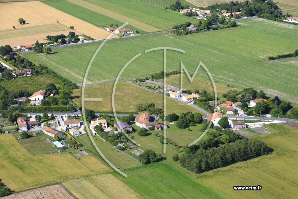 Photo arienne de Gensac-la-Pallue (Six Chemins)