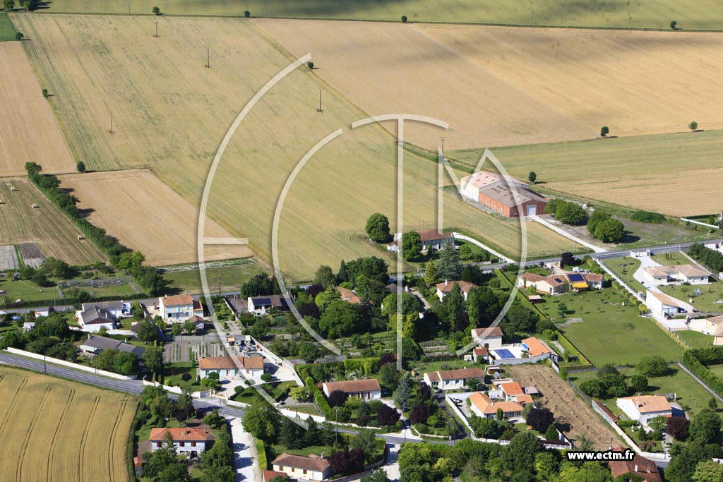 Photo arienne de Gensac-la-Pallue (Six Chemins)