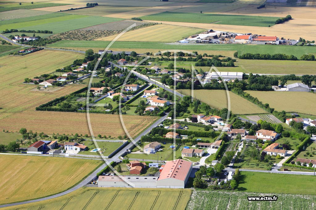 Photo arienne de Gensac-la-Pallue (Six Chemins)
