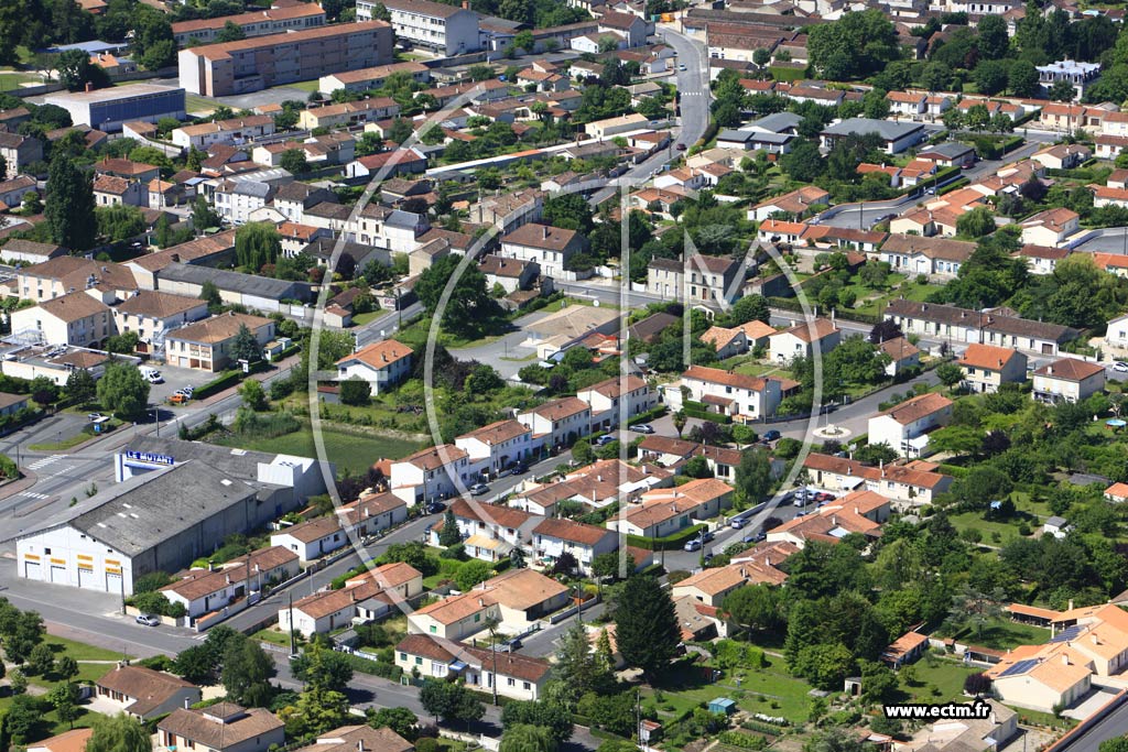 Photo arienne de Jarnac (Est)
