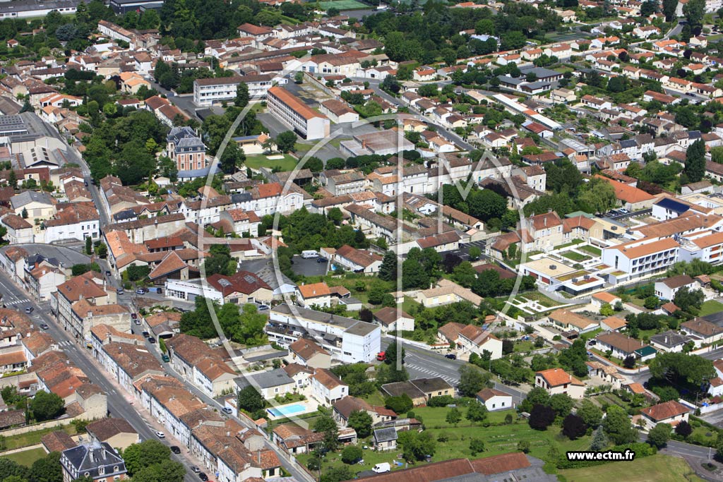 Photo arienne de Jarnac (Est)