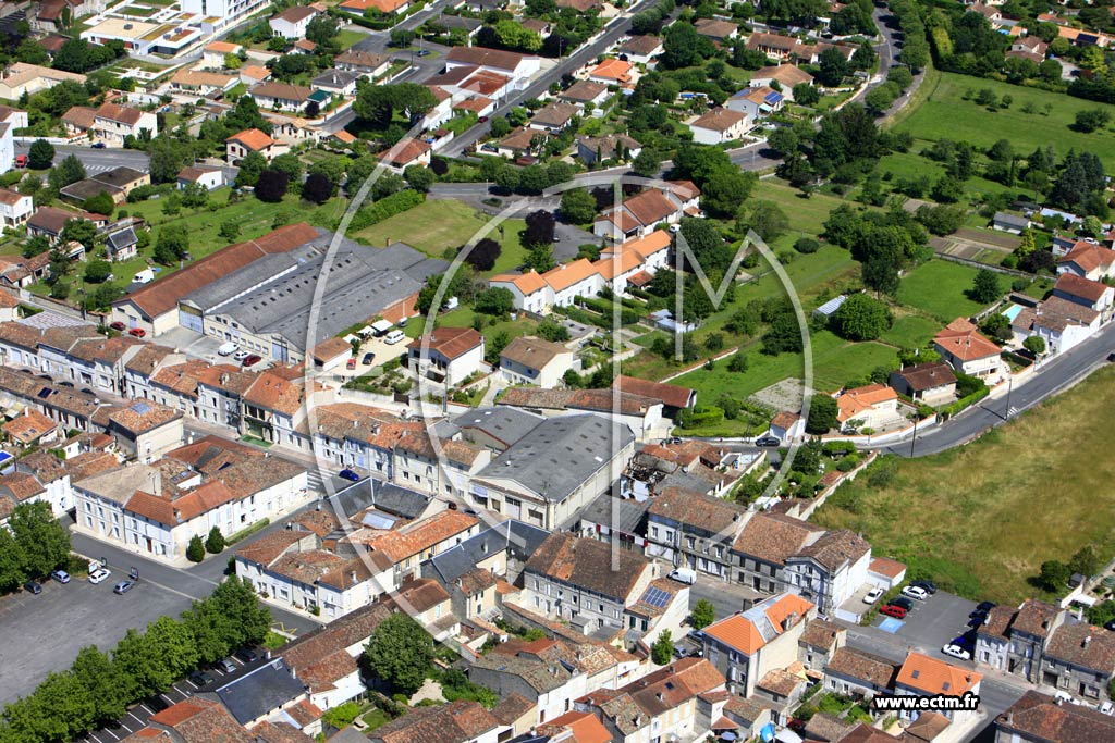 Photo arienne de Jarnac (Est)