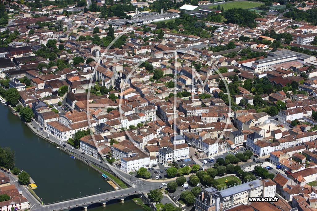 Photo arienne de Jarnac (Ouest)