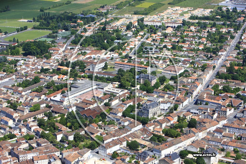Photo arienne de Jarnac (Ouest)
