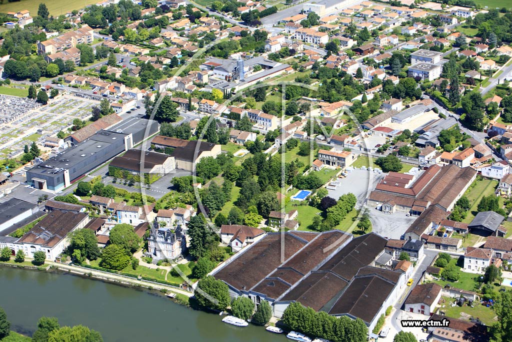 Photo arienne de Jarnac (Ouest)