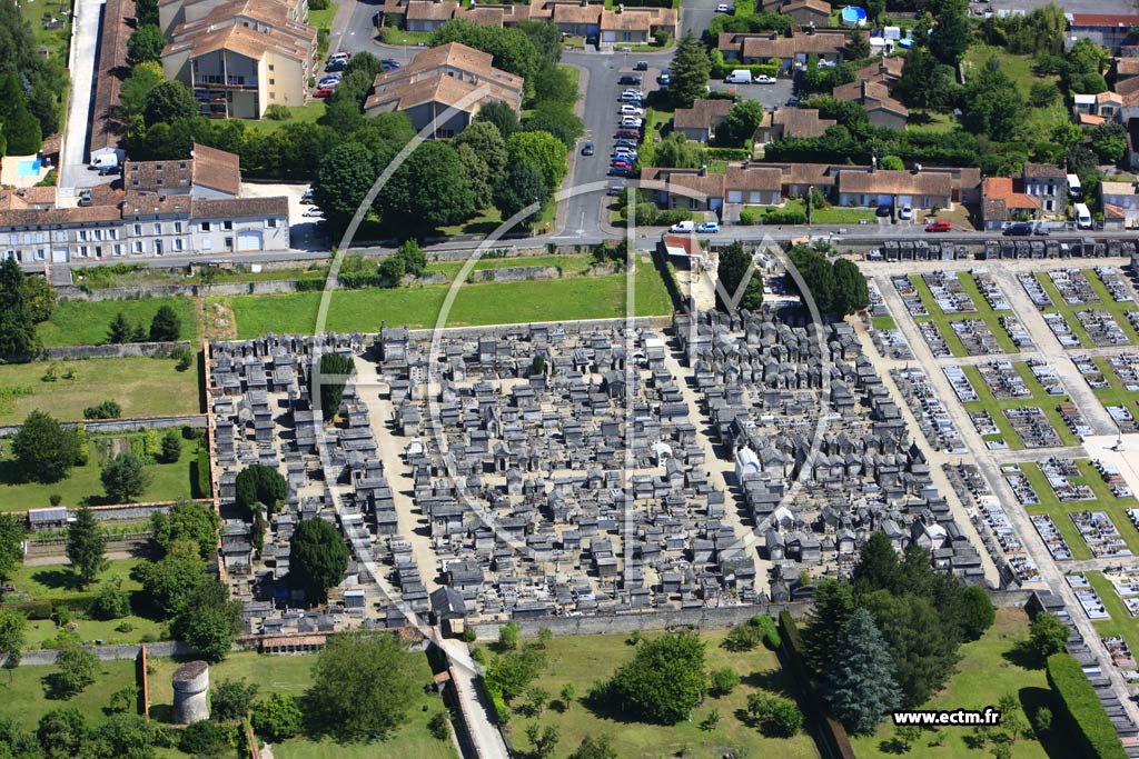 Photo arienne de Jarnac (Ouest)