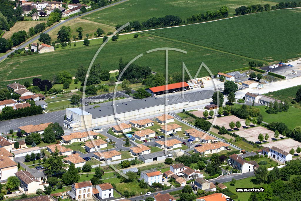 Photo arienne de Jarnac (Ouest)