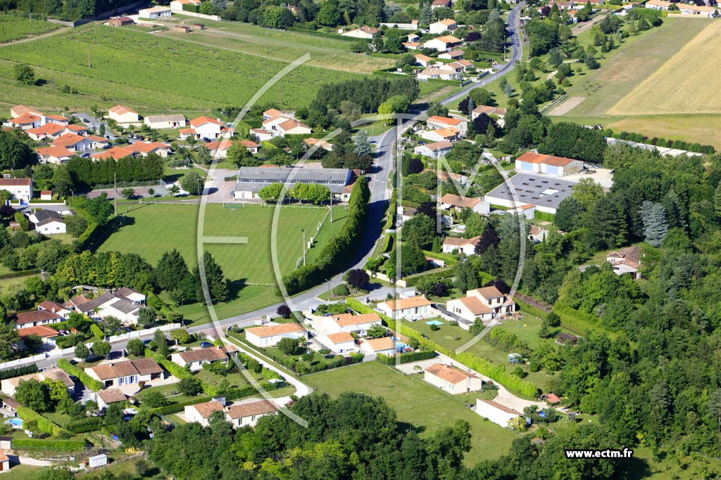 Photo arienne de Louzac-Saint-Andr