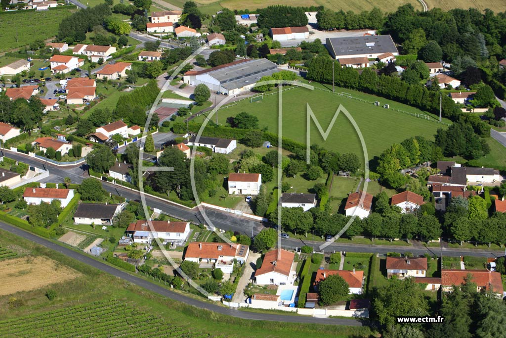 Photo arienne de Louzac-Saint-Andr