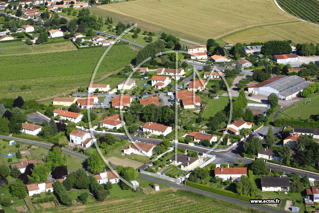 Photo arienne de Louzac-Saint-Andr