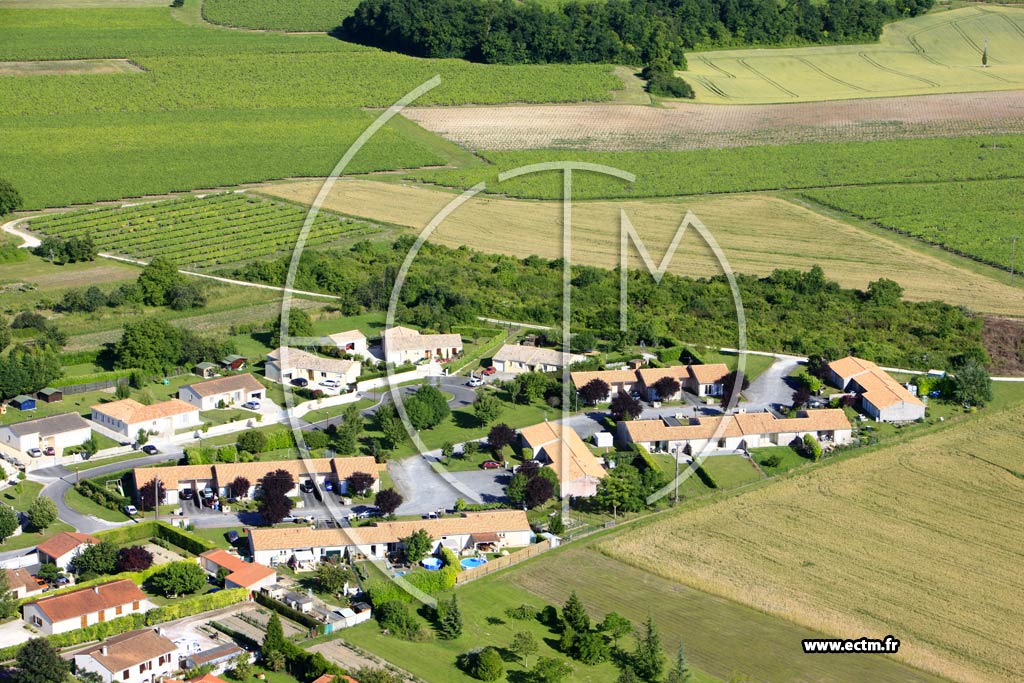 Photo arienne de Louzac-Saint-Andr