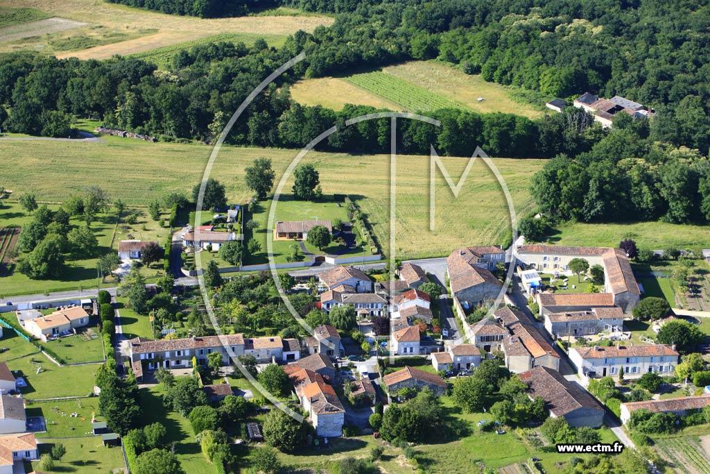 Photo arienne de Louzac-Saint-Andr