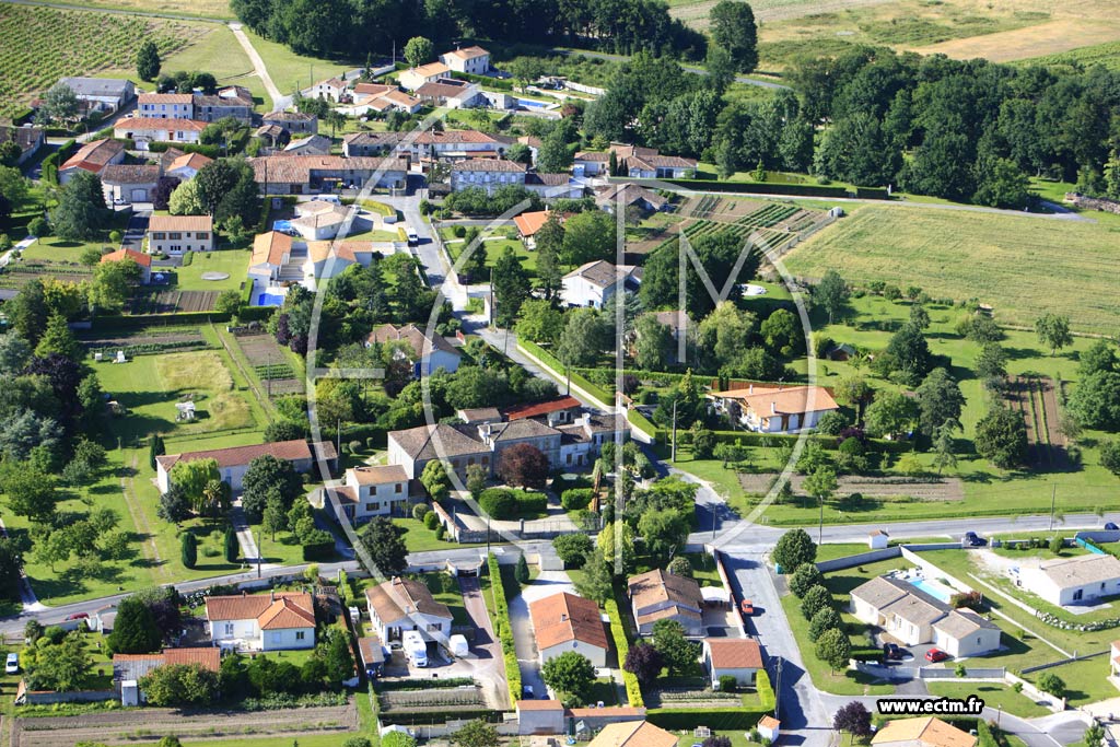 Photo arienne de Louzac-Saint-Andr