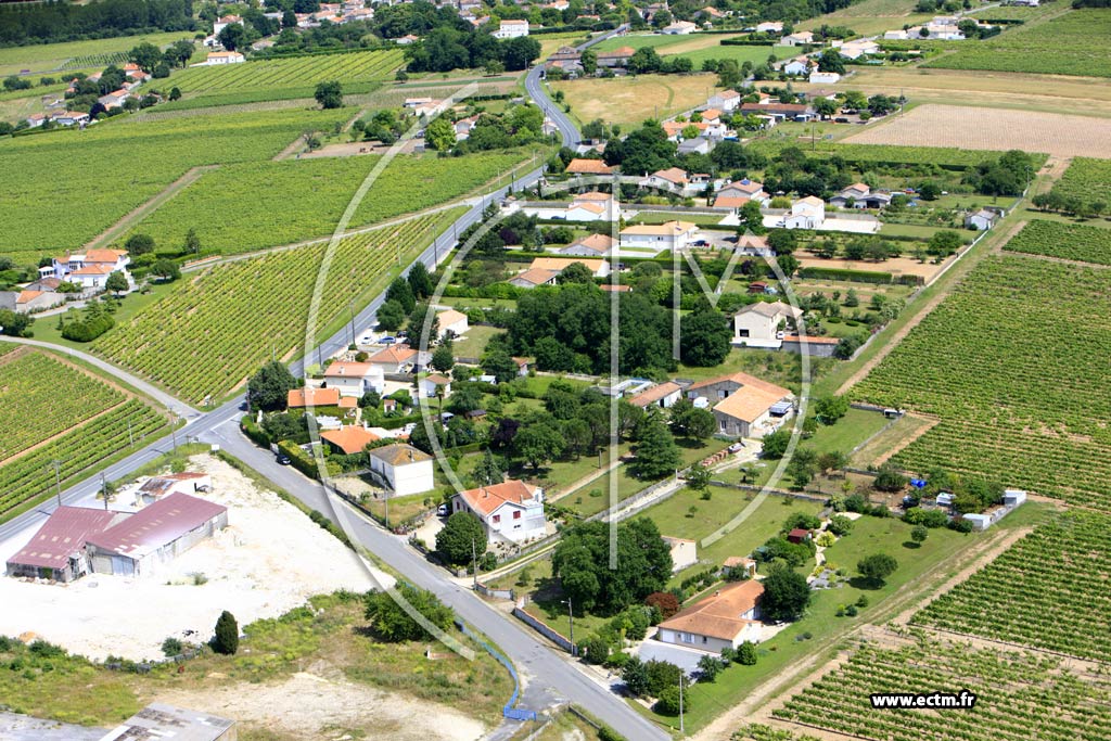 Photo arienne de Saint-Mme-les-Carrires (Croix Blanche)