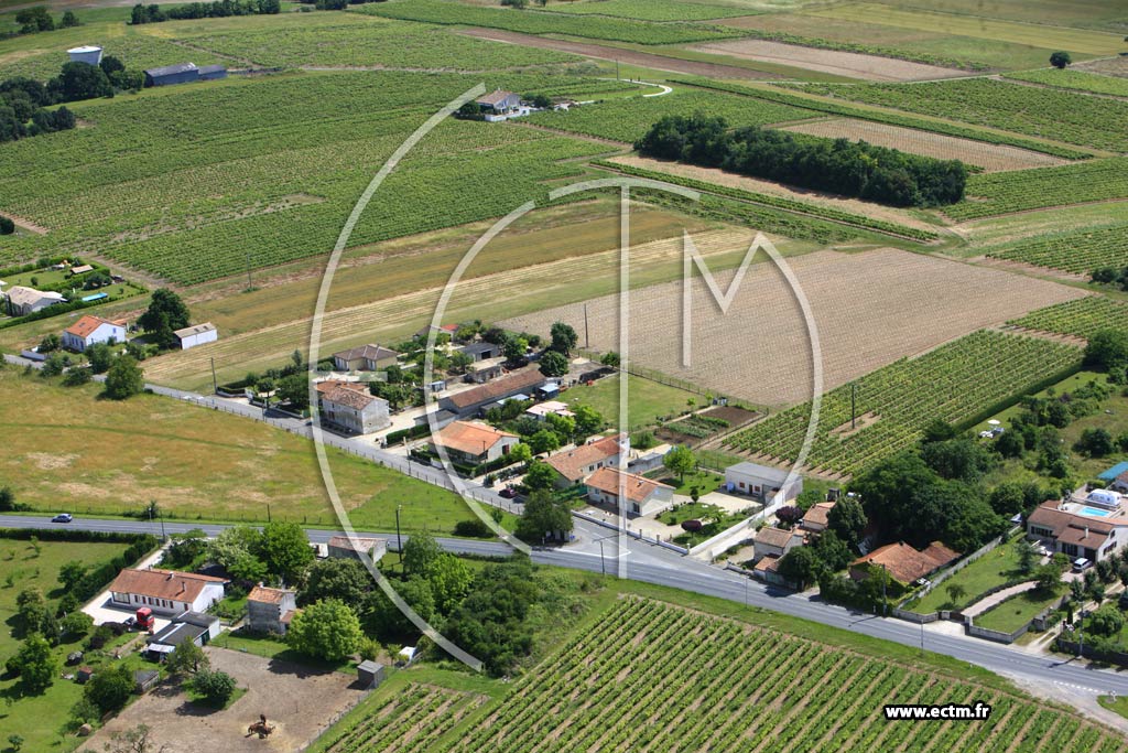 Photo arienne de Saint-Mme-les-Carrires (Croix Blanche)