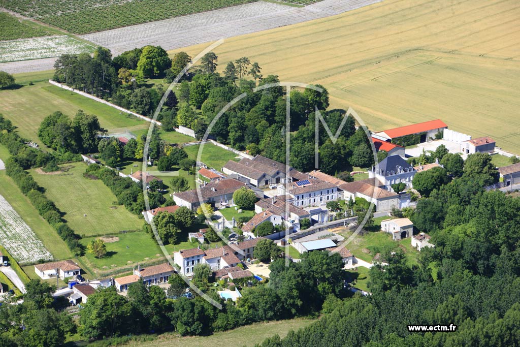 Photo arienne de Salles-d'Angles (Les Lamberts)