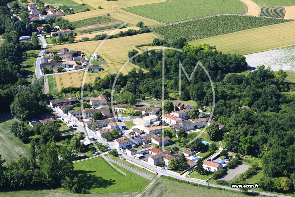 Photo arienne de Salles-d'Angles (Les Lamberts)