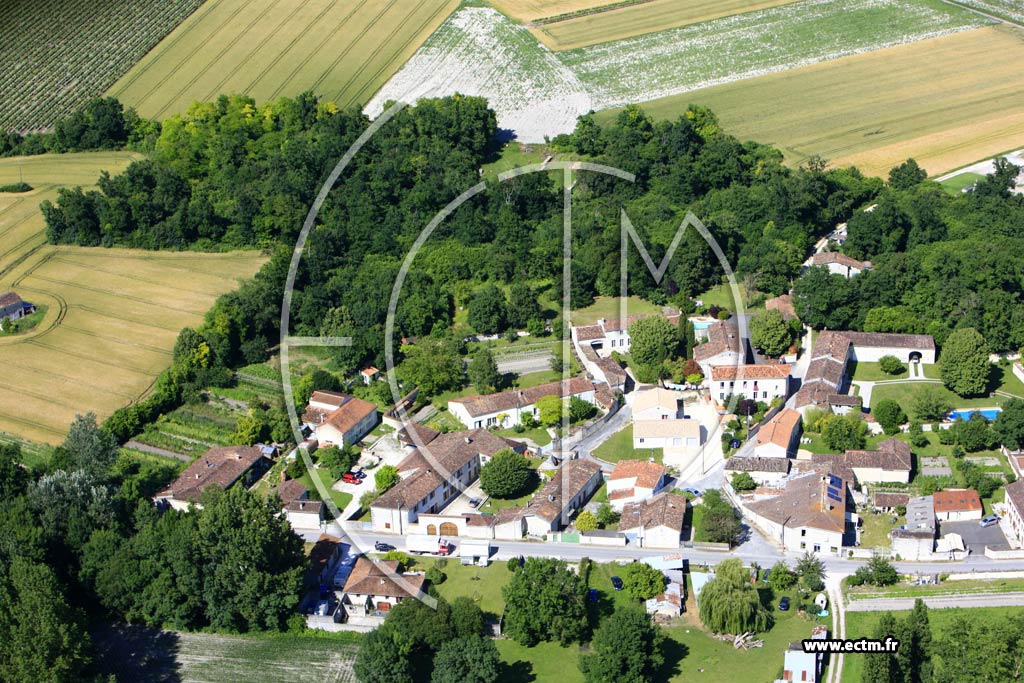 Photo arienne de Salles-d'Angles (Les Lamberts)