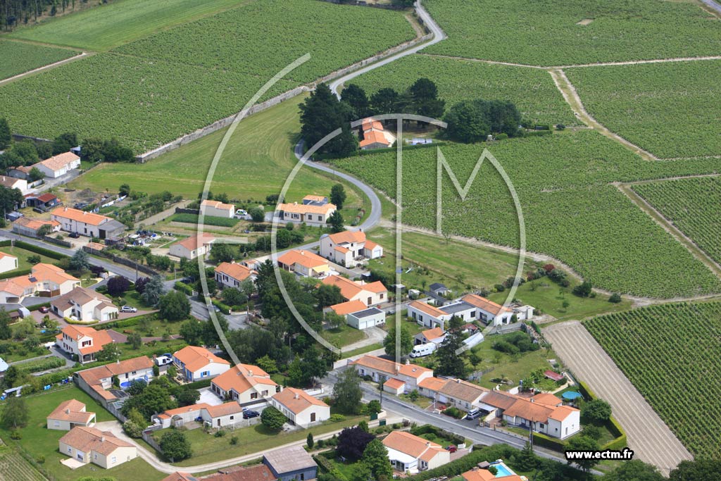 Photo arienne de Chteau-Thbaud (Les Bauches)