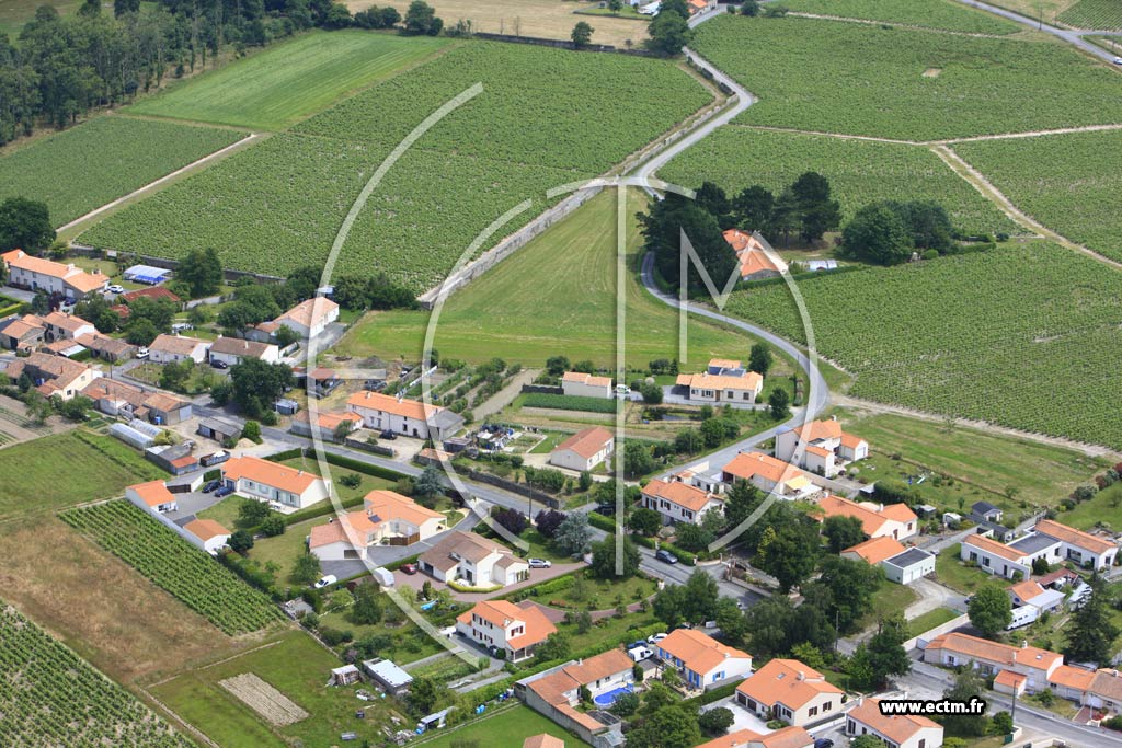 Photo arienne de Chteau-Thbaud (Les Bauches)