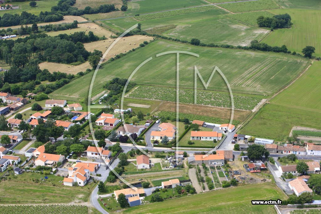 Photo arienne de Chteau-Thbaud (Les Bauches)