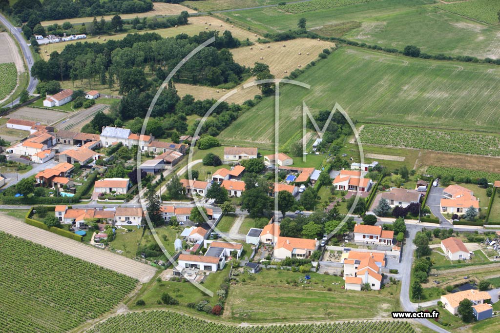 Photo arienne de Chteau-Thbaud (Les Bauches)