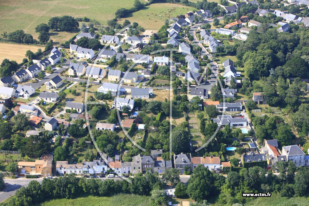 Photo arienne de Couron (Htel de Ville)