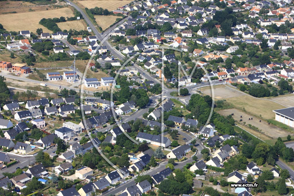 Photo arienne de Couron (Htel de Ville)