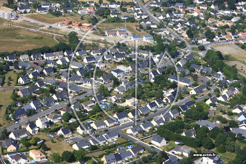Photo arienne de Couron (Htel de Ville)