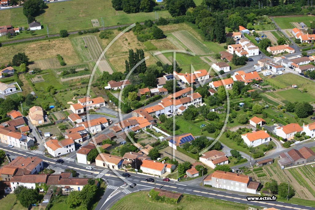 Photo arienne de La Haie-Fouassire (La Croix Moriceau)