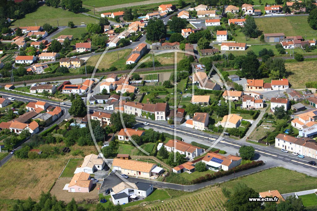Photo arienne de La Haie-Fouassire (La Croix Moriceau)